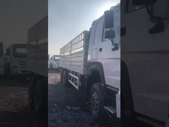 Camión de carga de estacas